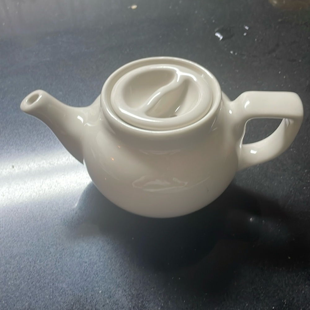 Sweet small Hall’s Vintage teapot..